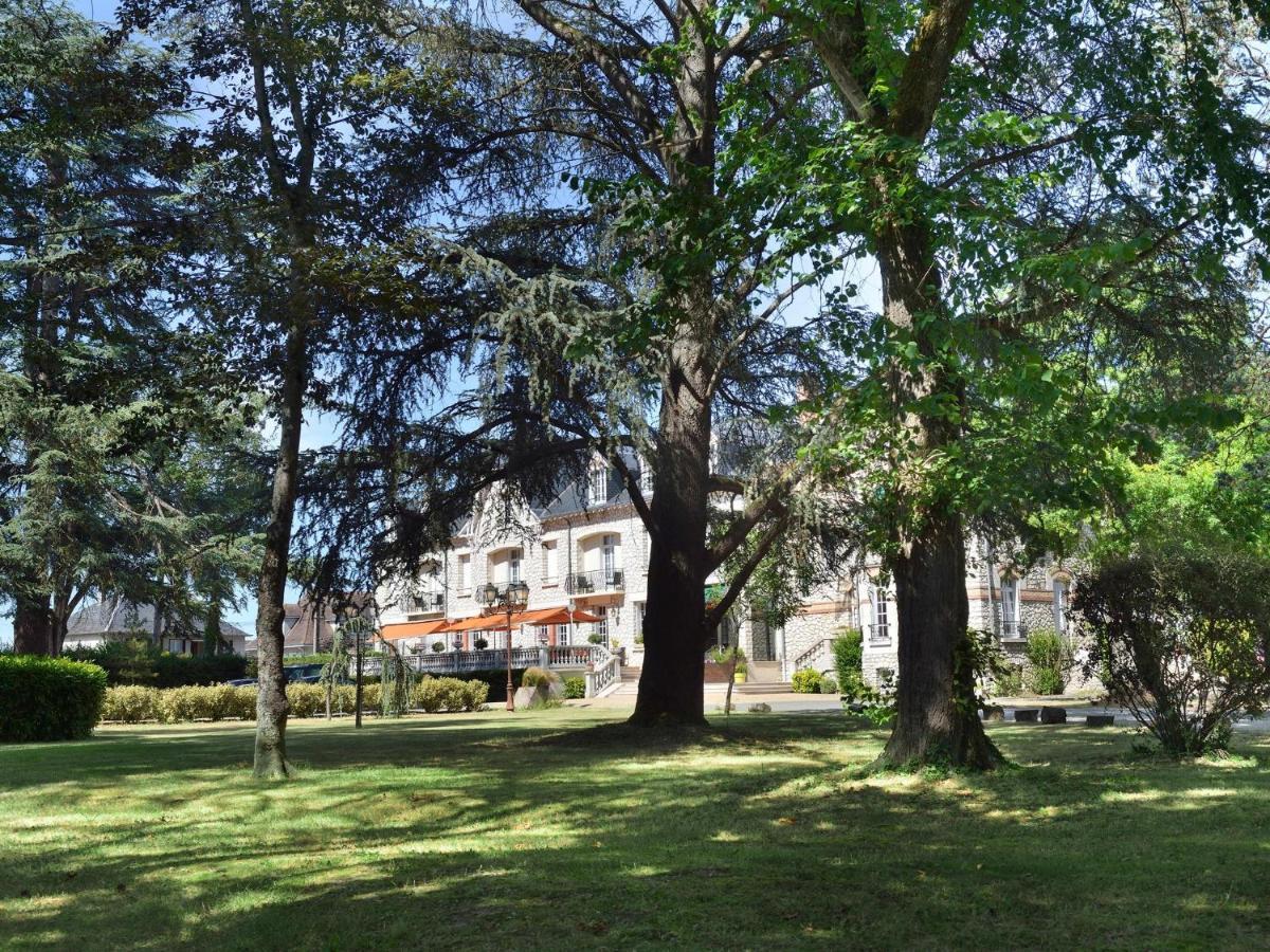 Logis Hotel Restaurant Le Parc Salbris Bagian luar foto