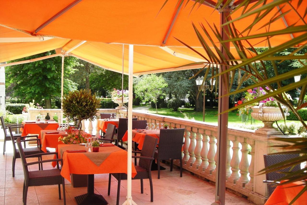 Logis Hotel Restaurant Le Parc Salbris Bagian luar foto